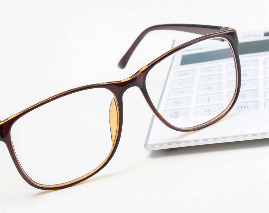 What material is the glasses plate made of